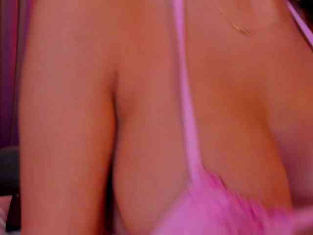 AlessandraCrystal webcam