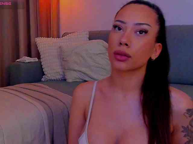 AlessandraCrystal webcam