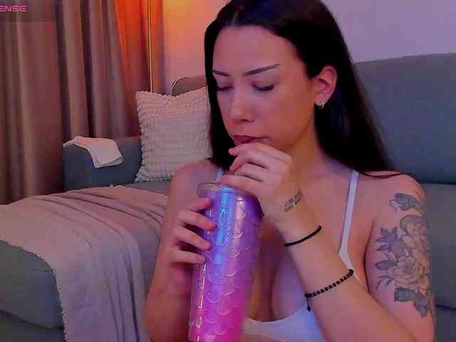 AlessandraCrystal webcam