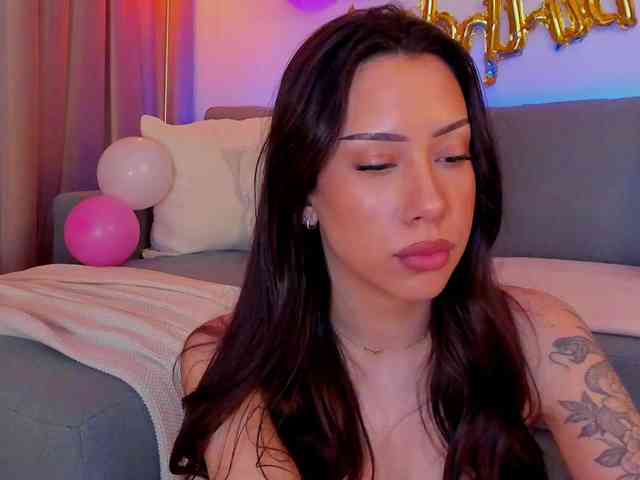 AlessandraCrystal webcam