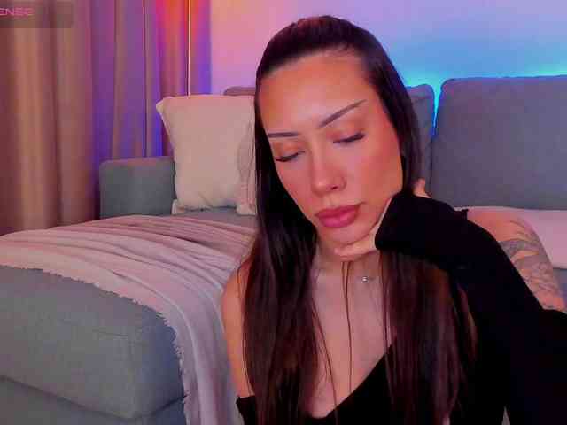 AlessandraCrystal webcam