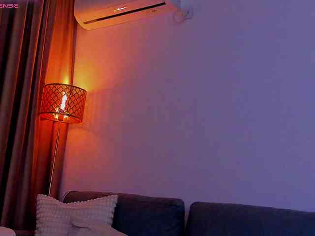 AlessandraCrystal webcam