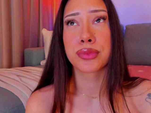 AlessandraCrystal webcam