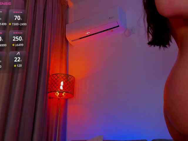 AlessandraCrystal webcam