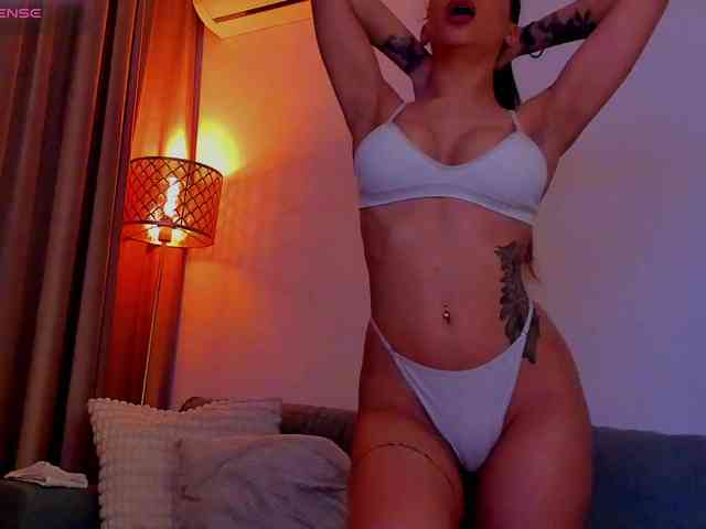 AlessandraCrystal webcam