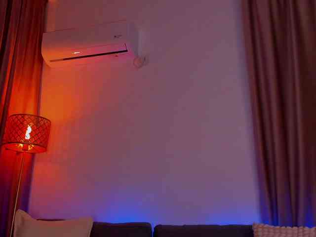 AlessandraCrystal webcam