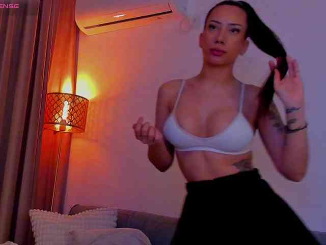 AlessandraCrystal webcam