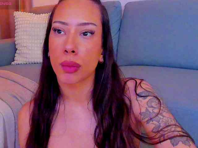 AlessandraCrystal webcam