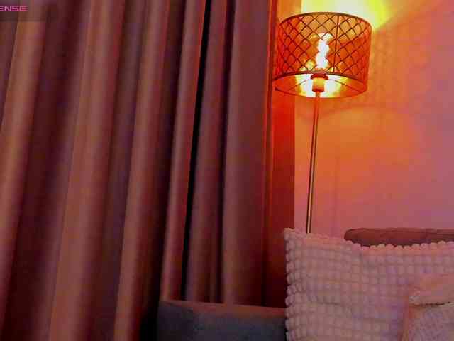 AlessandraCrystal webcam