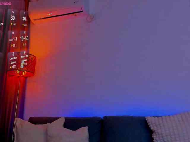 AlessandraCrystal webcam