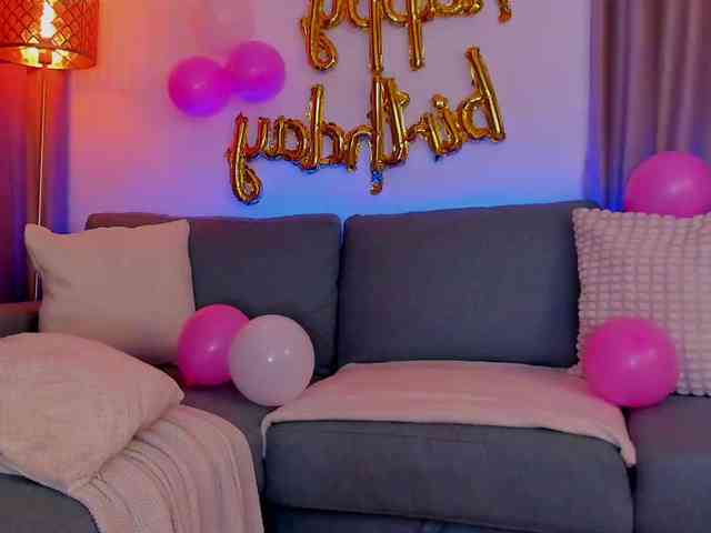 AlessandraCrystal webcam