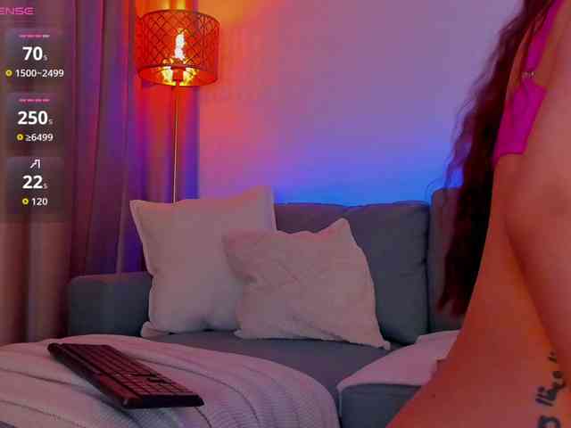 AlessandraCrystal webcam