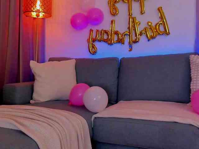 AlessandraCrystal webcam