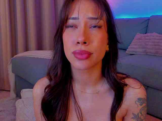 AlessandraCrystal webcam