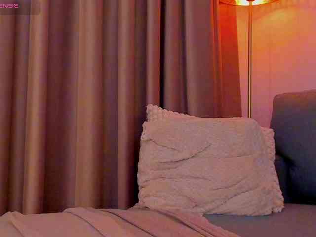 AlessandraCrystal webcam