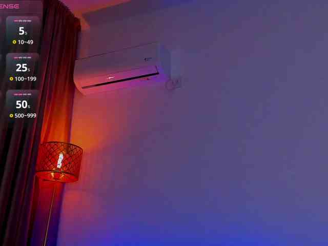 AlessandraCrystal webcam