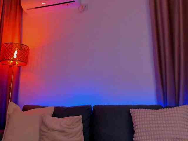 AlessandraCrystal webcam