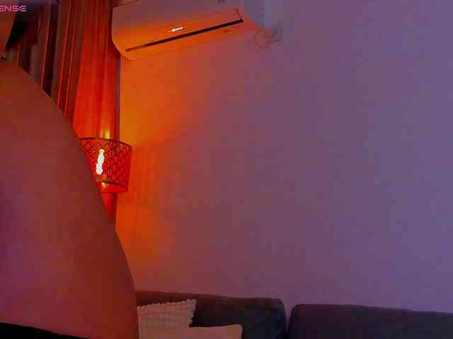 AlessandraCrystal webcam