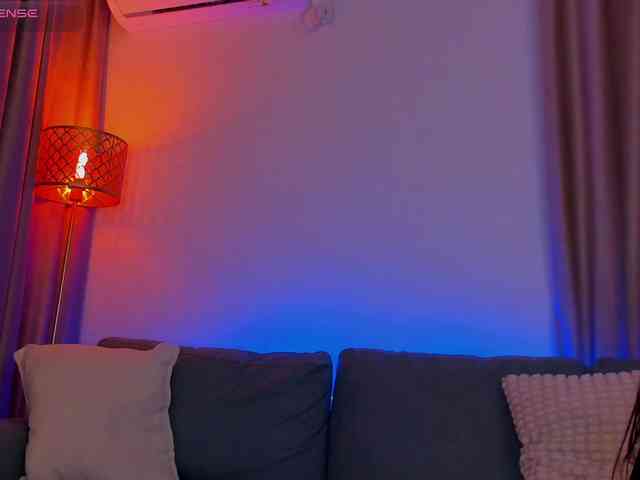 AlessandraCrystal webcam