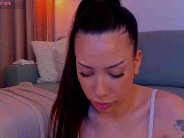 AlessandraCrystal webcam