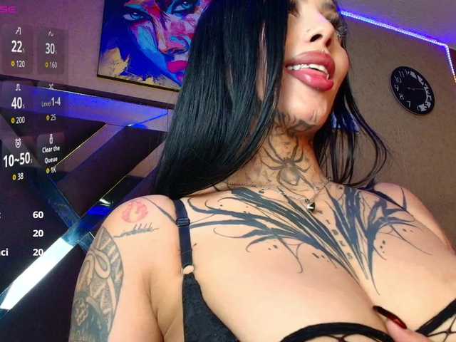 SamanthaaSutra's BongaCams show and profile