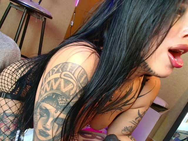 SamanthaaSutra's BongaCams show and profile