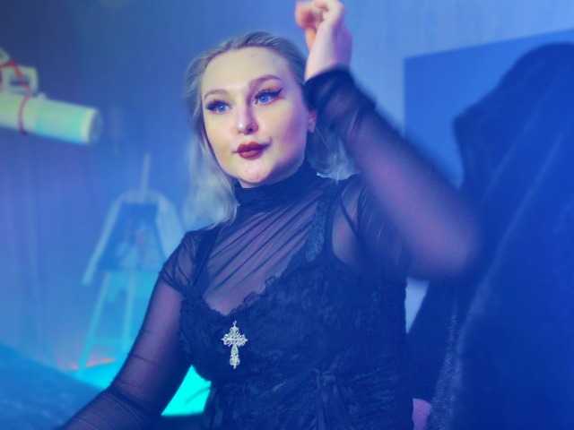 WoundedGoddess's BongaCams show and profile