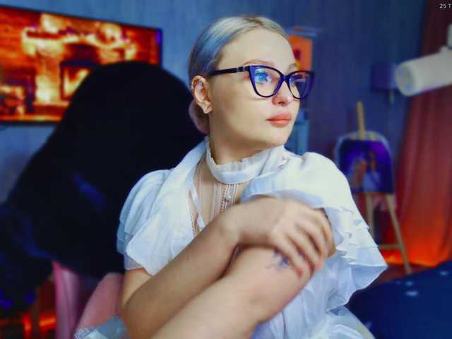 WoundedGoddess's BongaCams show and profile