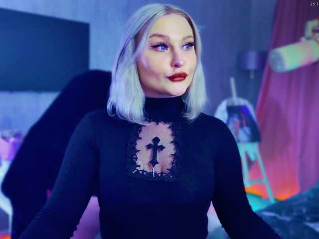 WoundedGoddess's BongaCams show and profile