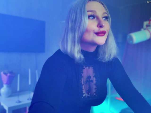 WoundedGoddess's BongaCams show and profile