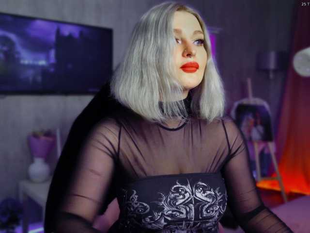 WoundedGoddess live cam