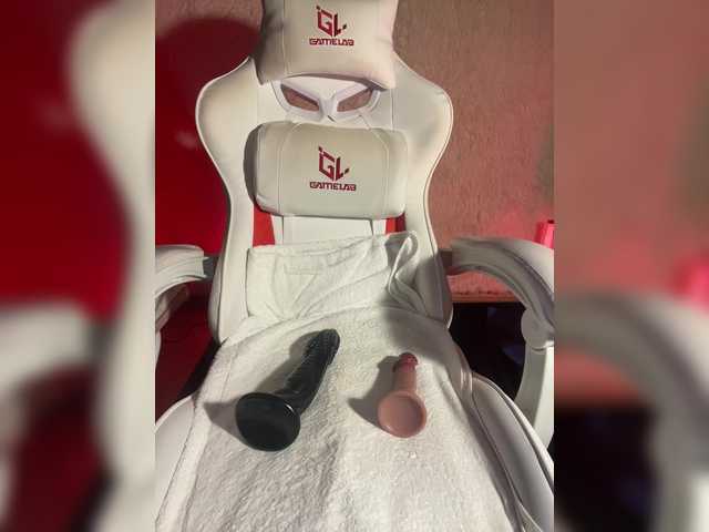 Masturbate to Vika1-1, she wants to masturbate for you Vika1-1 from BongaCams