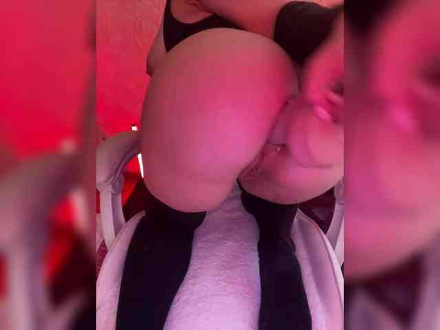 AMoonika webcam