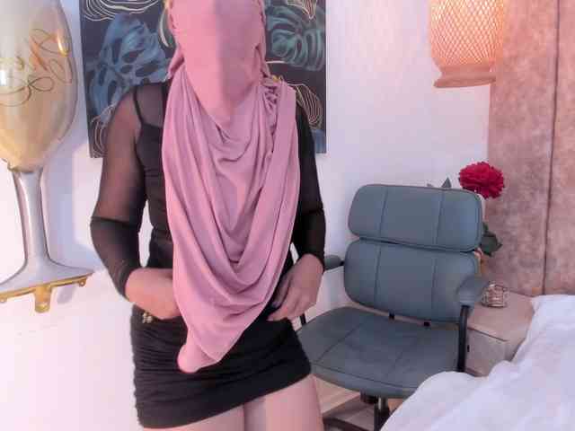 -Alisha webcam