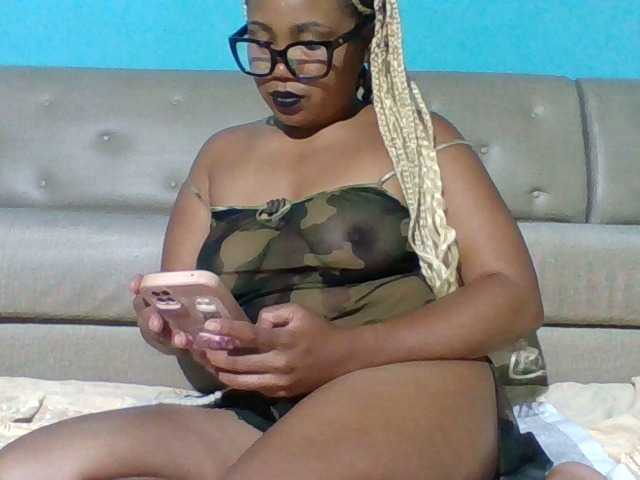 Vanylliah's BongaCams show and profile