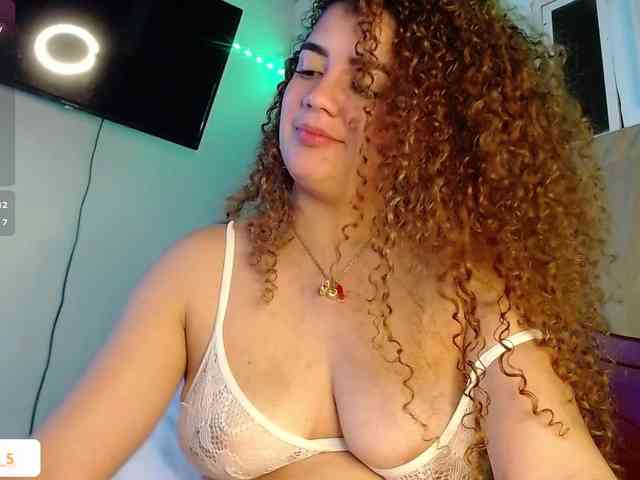 Fiorela Live Webcam on BongaCams