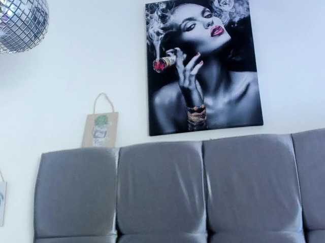 Karol-wish's BongaCams show and profile