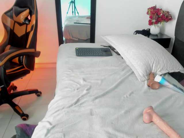 Karol-wish's BongaCams show and profile