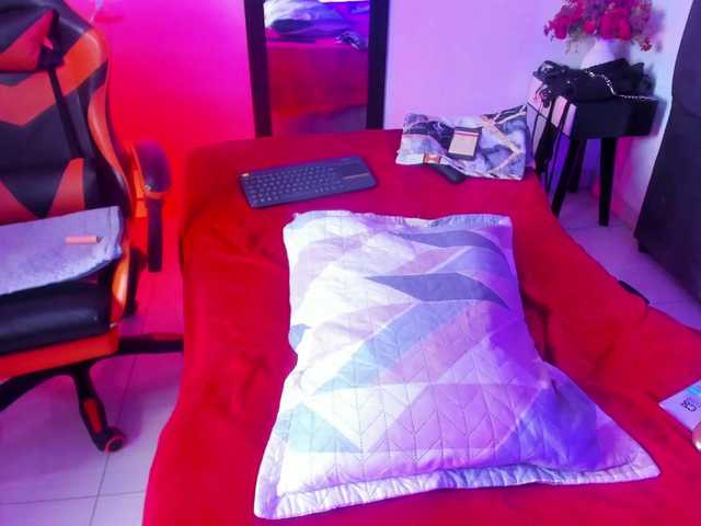 Karol-wish's BongaCams show and profile