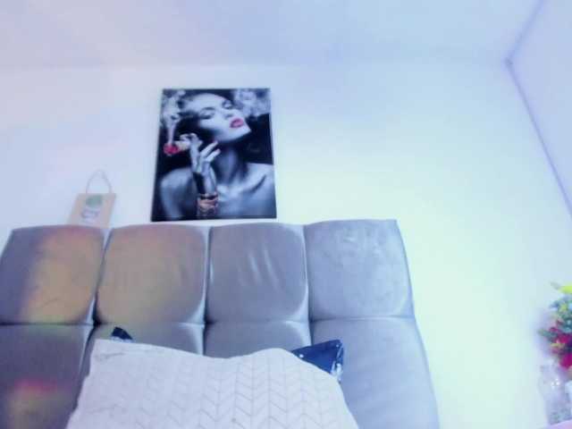 Karol-wish's BongaCams show and profile