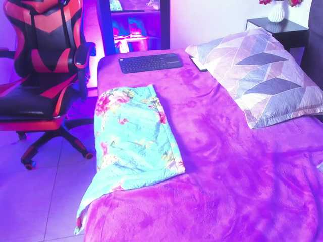 Karol-wish's BongaCams show and profile