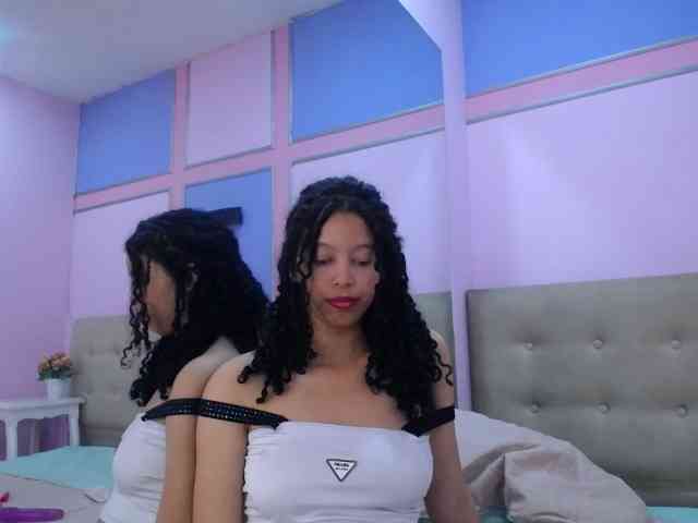 Aisha-Noir webcam