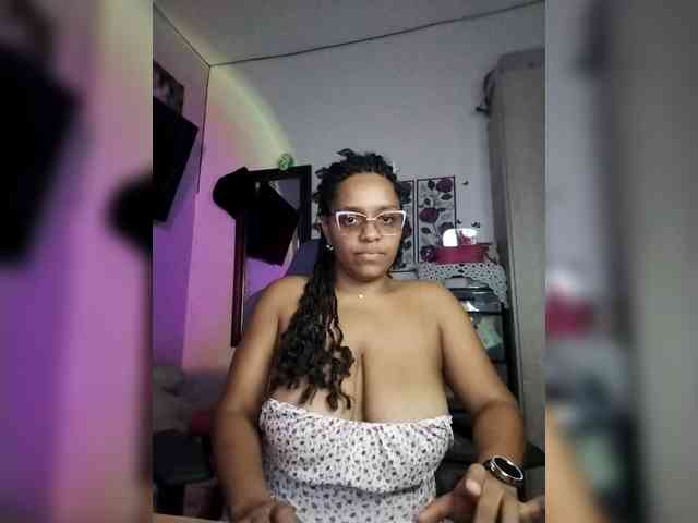 corinastonee webcam