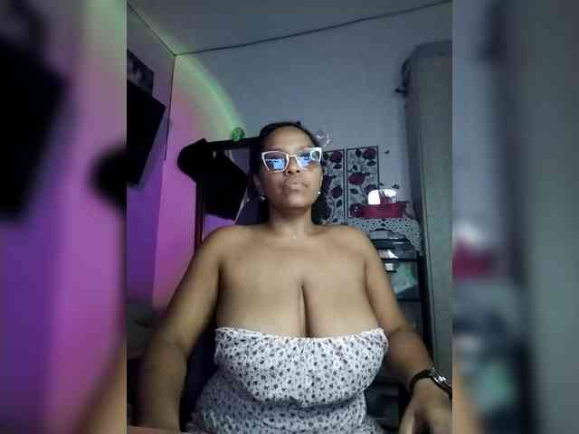 corinastonee webcam