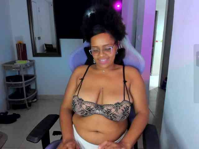 corinastonee corinastonee