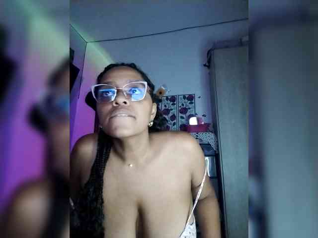 corinastonee webcam
