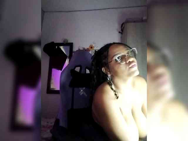 corinastonee webcam