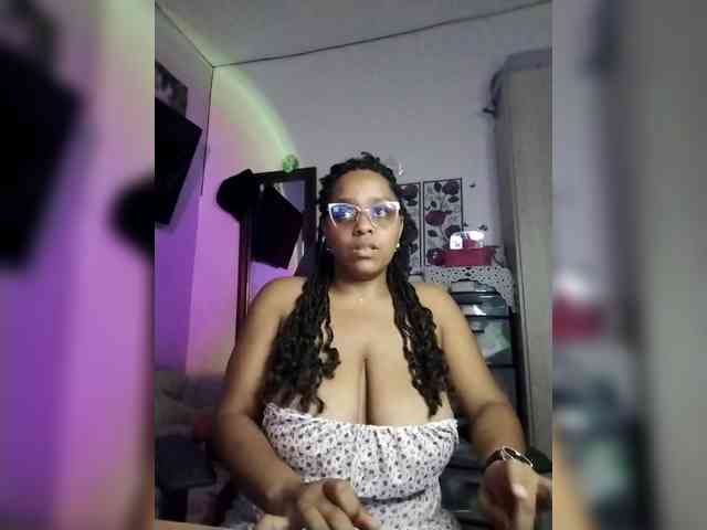 corinastonee webcam
