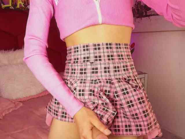 AlaiaSnow Live Webcam on BongaCams