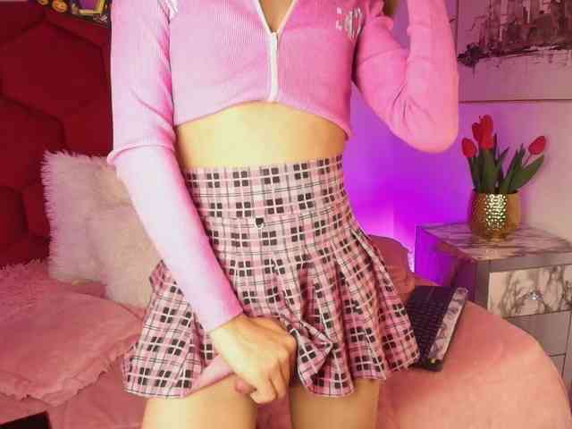 AlaiaSnow Live Webcam on BongaCams